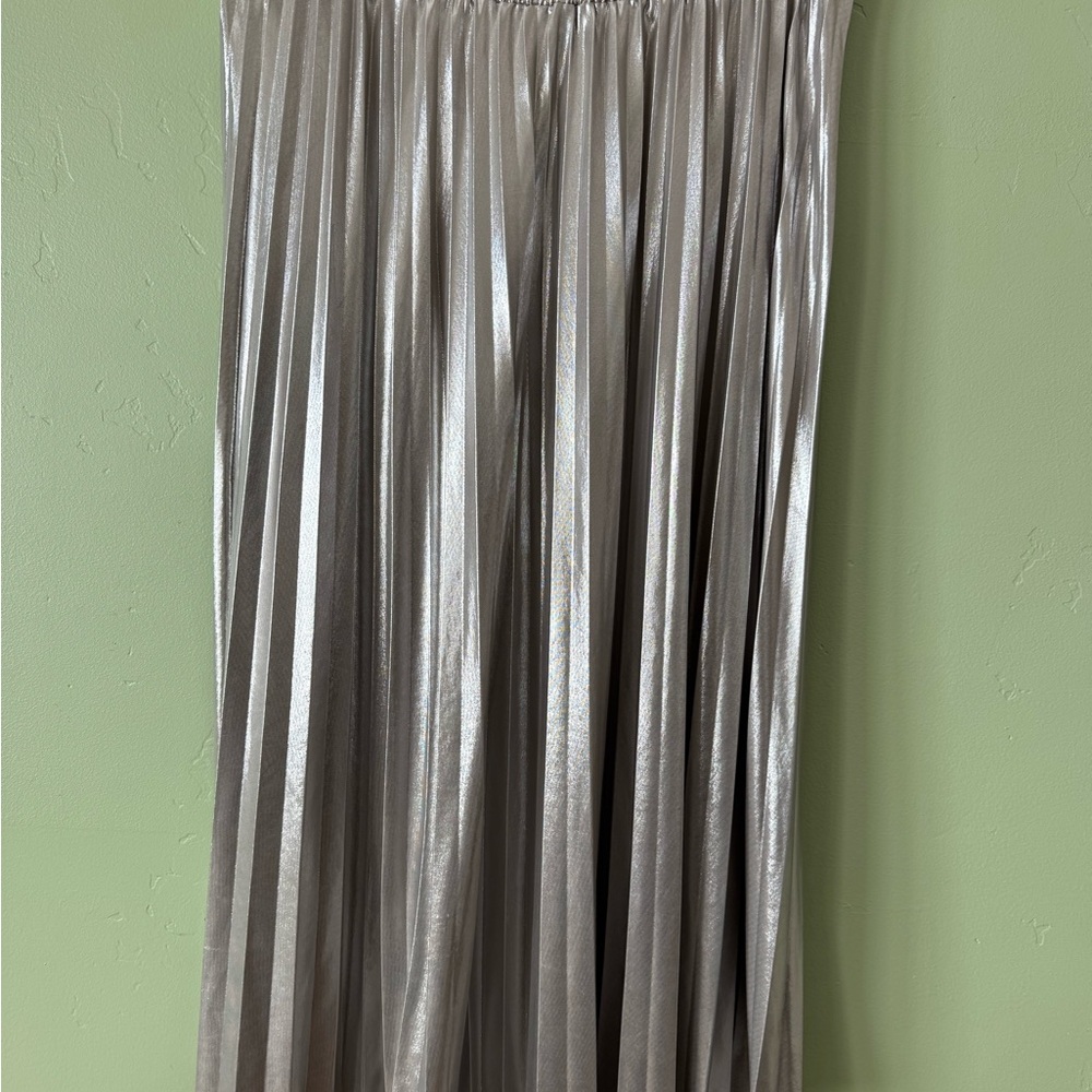 Elegant Silver Pleated Skirt